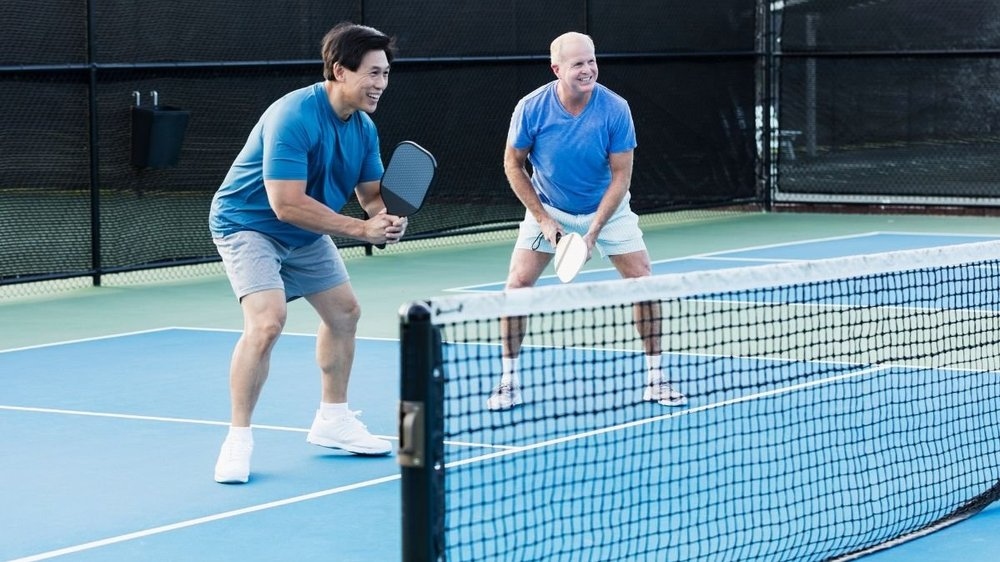 Chinh phục pickleball: Cách cầm vợt kiểu "bắt tay" và chọn tư thế đứng phù hợp- Ảnh 4. Chinh phục pickleball: Cách cầm vợt kiểu "bắt tay" và chọn tư thế đứng phù hợp- Ảnh 4.